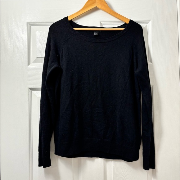 H&M Sweaters - H&M Black Crewneck Sweater - Long Sleeve Lightweight Knit